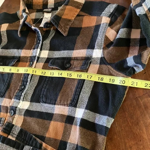 Patagonia Organic Flannel - Picture 10 of 12